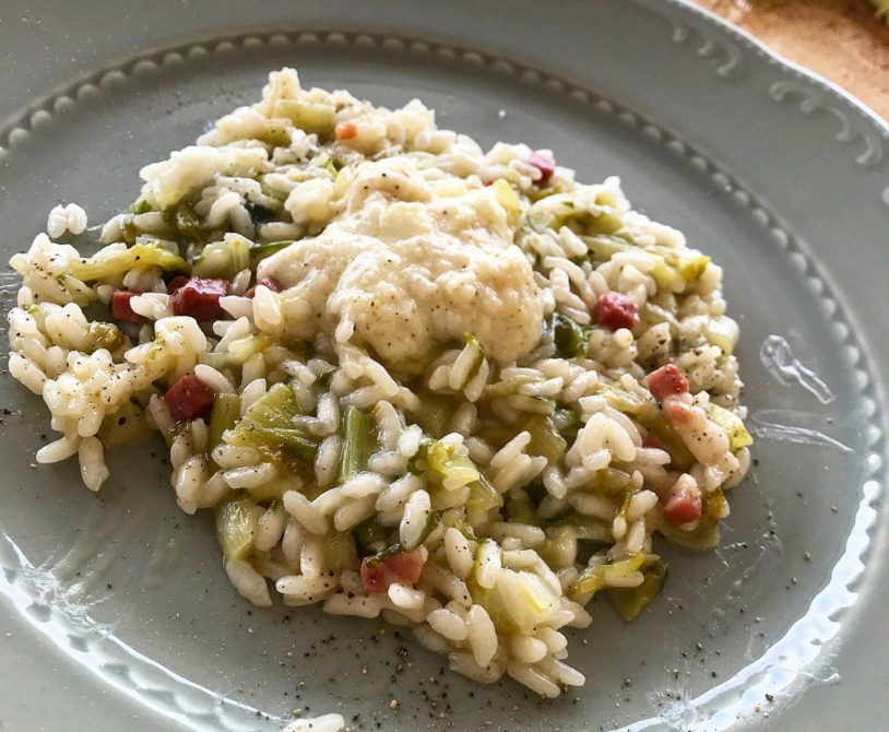 Risotto all’indivia riccia, speck, arricchito con crema di pecorino e pepe